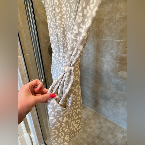 Cheetah romper - Picture 4 of 5